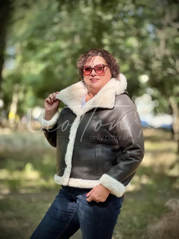 Дублянка жіноча коротка графітова з білим хутром еконорки 061