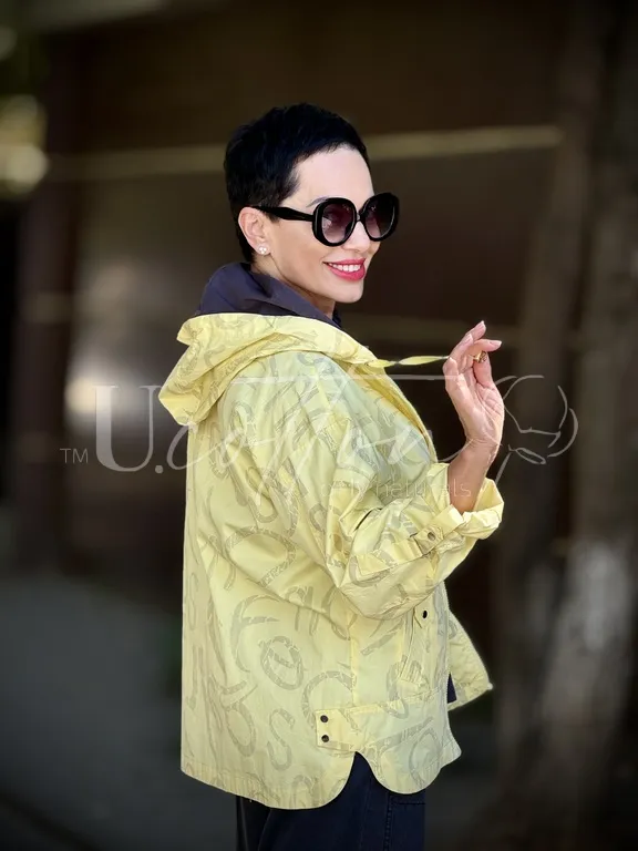 Вітровка натуральна коттонова ванільно-жовта з футуристичними літерами Sunshine