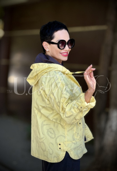 Вітровка натуральна коттонова ванільно-жовта з футуристичними літерами Sunshine