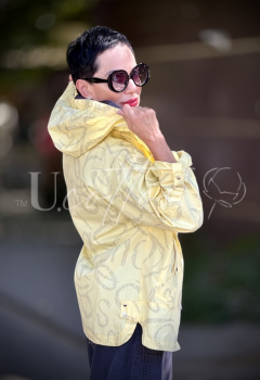 Вітровка натуральна коттонова ванільно-жовта з футуристичними літерами Sunshine