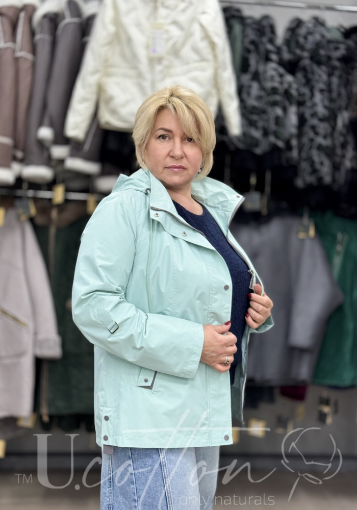 Вітровка жіноча plus size з водовідштовхувальної плащівки 1183 Лазуровий Крокус 