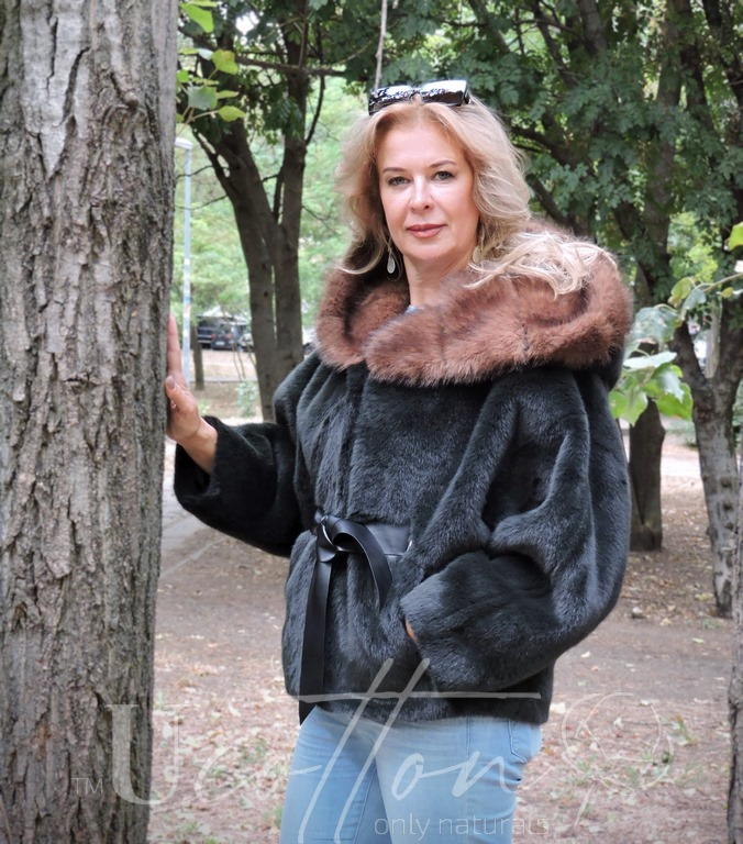 Елегантна шубка (напівшубок) з еконорки Темний Смарагд