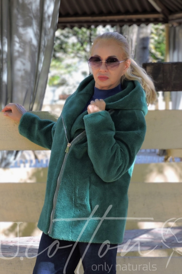 Косуха-напівшубок з австралійської вовни яскраво-лазурового кольору Туркуаз