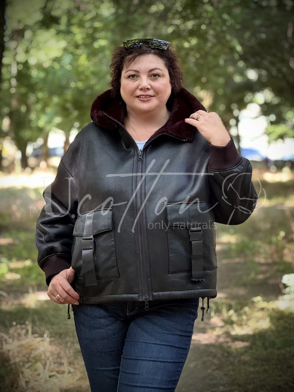 Дублянка жіноча чорна з хутром еконорки і квадратними кишенями 302