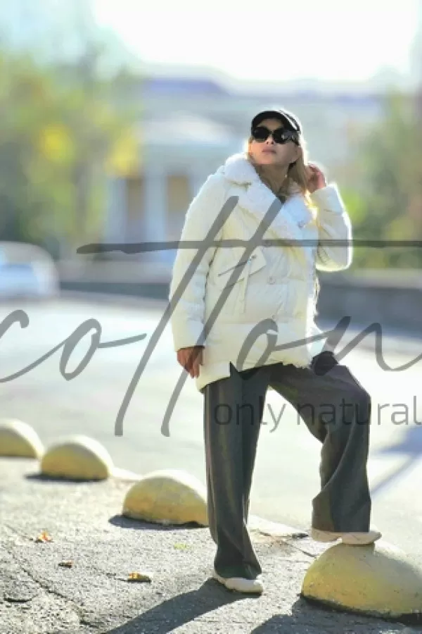 Куртка зимова фасону Кокон ніжно-вершкова