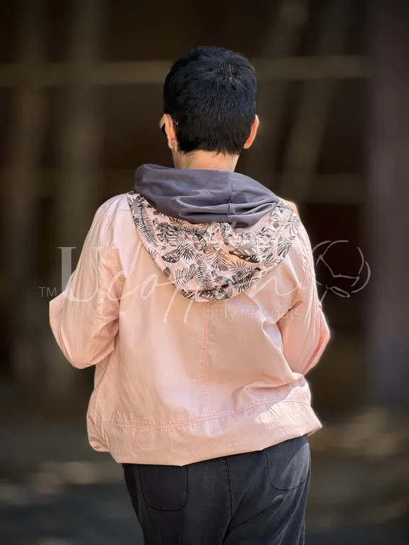 Жіноча куртка натуральна бавовняна (літо і демісезон) з тропічним принтом Рожевий Зефір