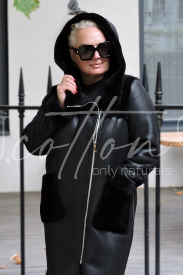 Дублянка класична чорна подовжена з накладними хутряними кишенями