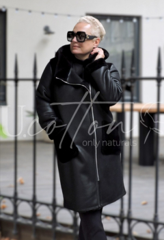 Дублянка класична чорна подовжена з накладними хутряними кишенями