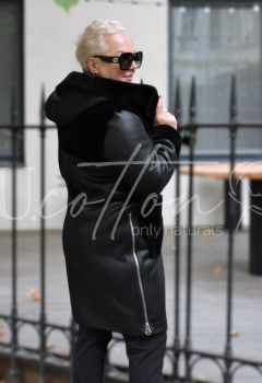 Дублянка класична чорна подовжена з накладними хутряними кишенями