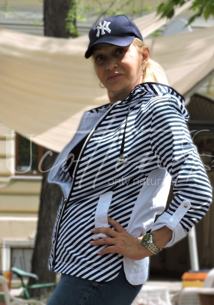 Вітровка жіноча (весняно-літня куртка) коттонова Морячка в біло-синіх кольорах