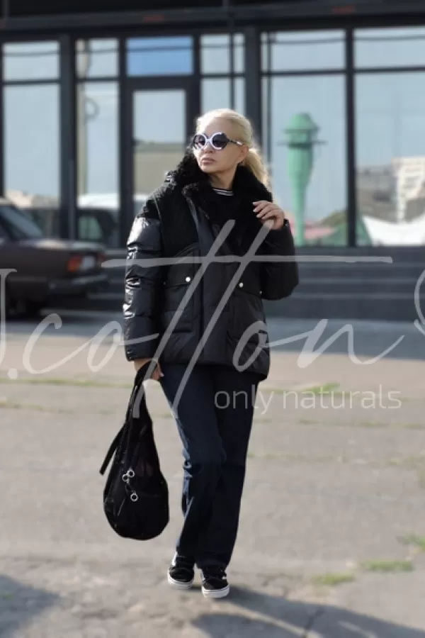 Куртка чорна жіноча з екохутром та фрагментами грубої в'язки